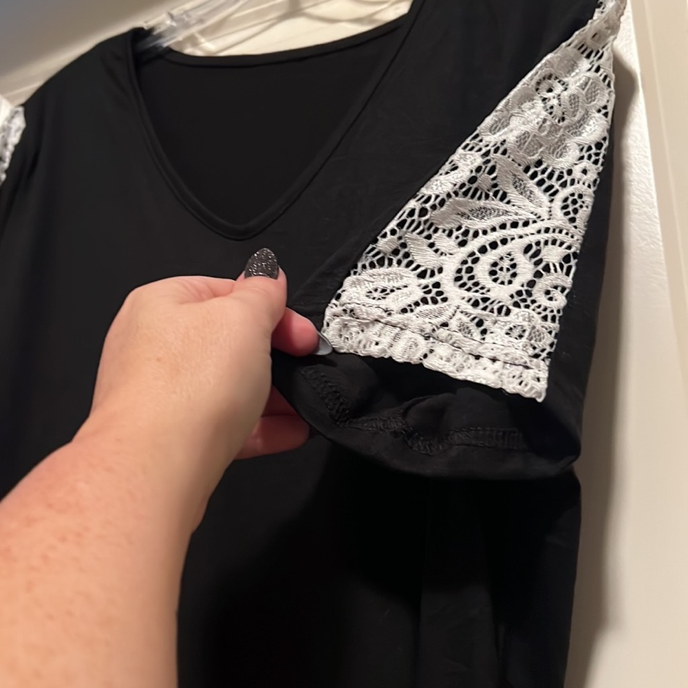 Blouse - Picture 2 of 3